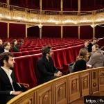 뮤지컬 배우의 공연장 에티켓 사례 - A sophisticated concert hall interior filled with an attentive French audience dressed in elegant ye...